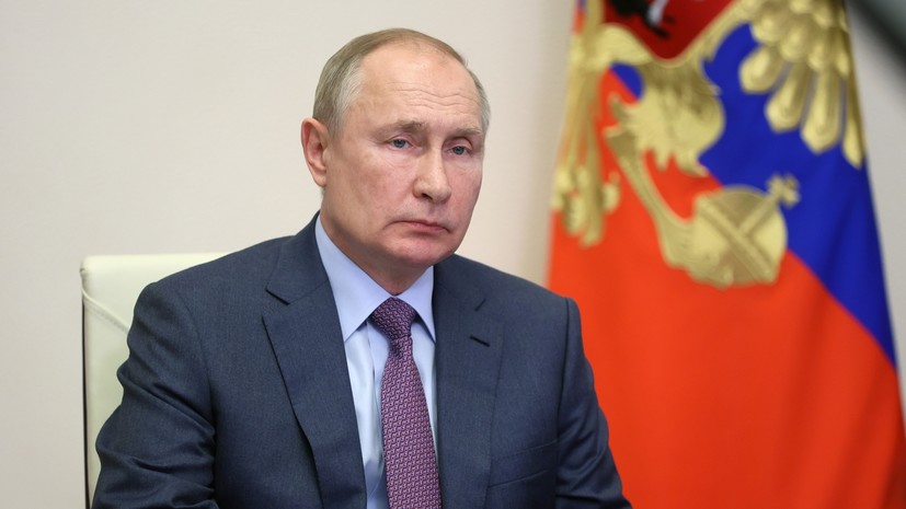 Путин начал обращение к россиянам и соотечественникам