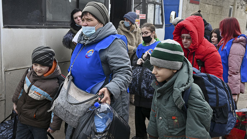 «Люди в беде, нельзя оставаться в стороне»: как в Москве проходит сбор гуманитарной помощи для беженцев из Донбасса