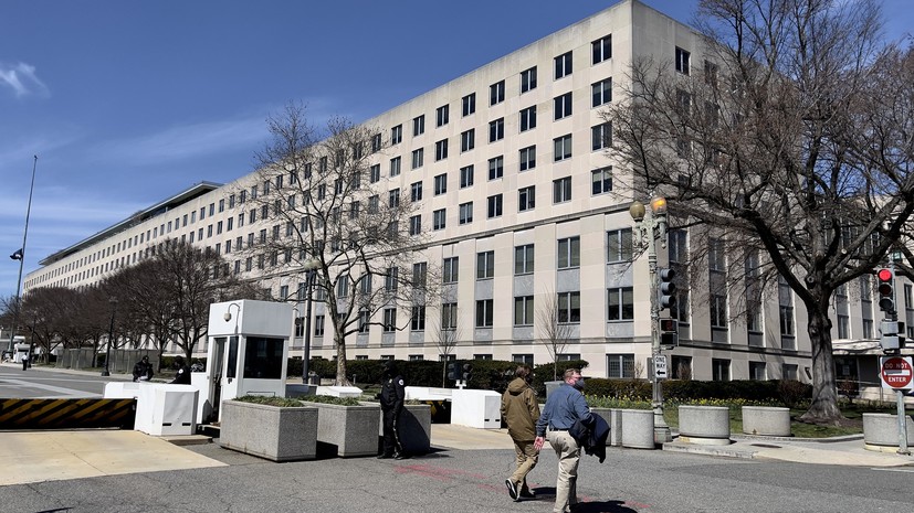 В Госдепе сообщили о высылке советника-посланника российского посольства