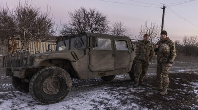 Украинские военнослужащие возле линии соприкосновения в Донбассе