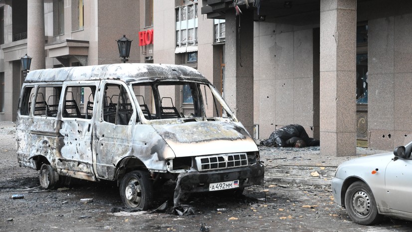 Украинские снаряды во время ночного обстрела ВСУ Донецка попали в школу и спорткомплекс