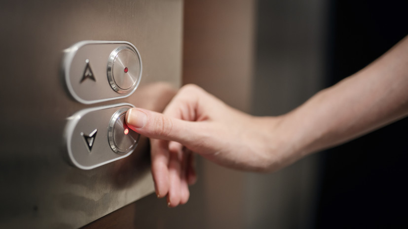 В подмосковных медцентрах заменили более 160 лифтов в 2021 году