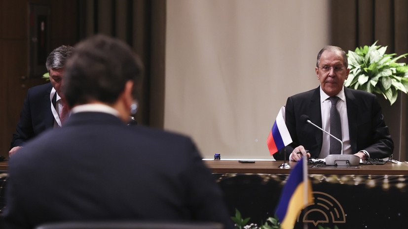 Лавров обсудил с Кулебой возможность встречи Путина и Зеленского
