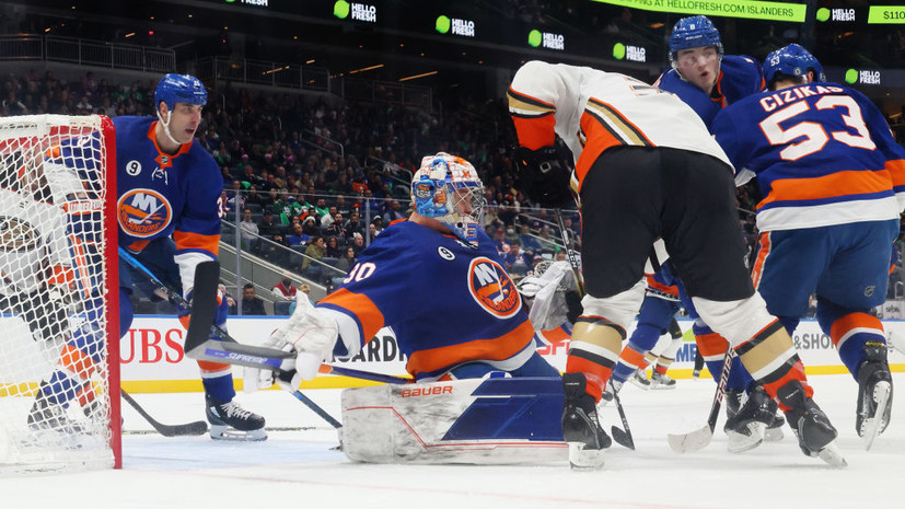 «Айлендерс» переиграл «Анахайм», Сорокин отразил 39 бросков