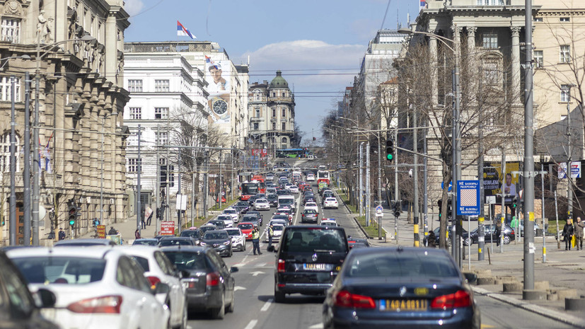 Кандидат в президенты Сербии Вацич проехал по Белграду на машине с флагом России