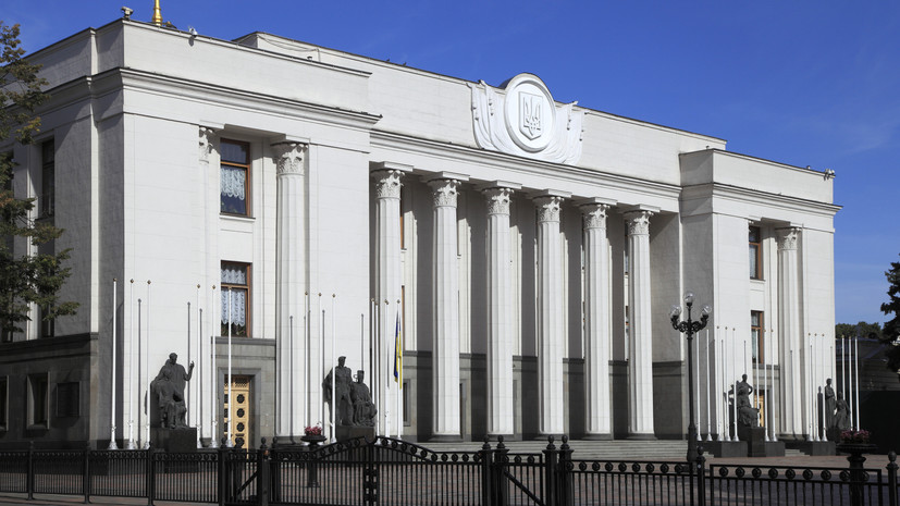 Верховная рада продлила действие военного положения на Украине до 25 апреля