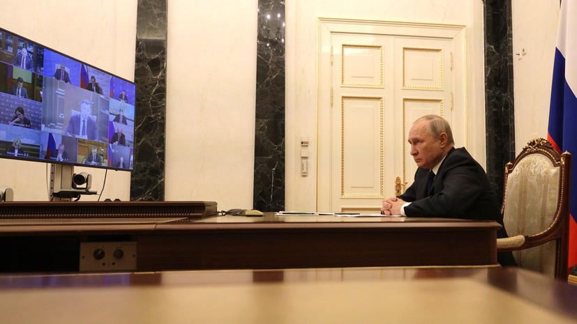 Песков рассказал о крайне ненормированном рабочем дне у Путина