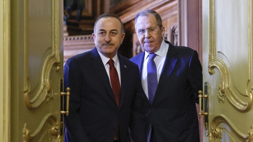 Чавушоглу: в ходе встречи с Лавровым приняты «определённые решения» по прекращению огня на Украине