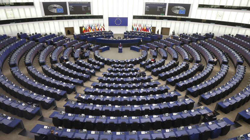 Европарламент запретил доступ в свои здания дипломатам и госслужащим из России и Белоруссии