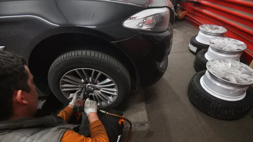 Минтранс Подмосковья рекомендовал автомобилистам не торопиться менять зимнюю резину