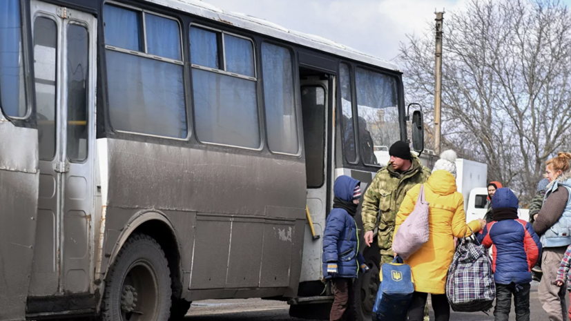 За сутки российскую границу пересекли более 12 тысяч беженцев из ЛНР и ДНР