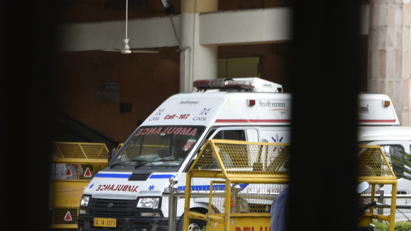 В Индии при обрушении трибуны на футбольном матче пострадали более 200 человек