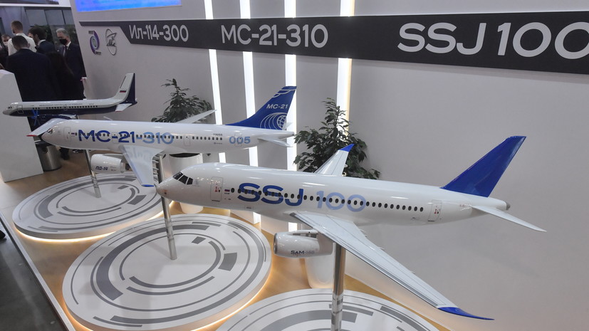 Глава Минпромторга Мантуров: Россия в 2022 году произведёт 19 самолётов SSJ-100