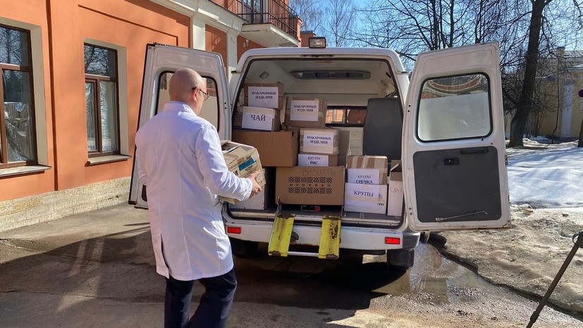 В Петербурге рассказали о работе по сбору гуманитарной помощи для беженцев из Донбасса