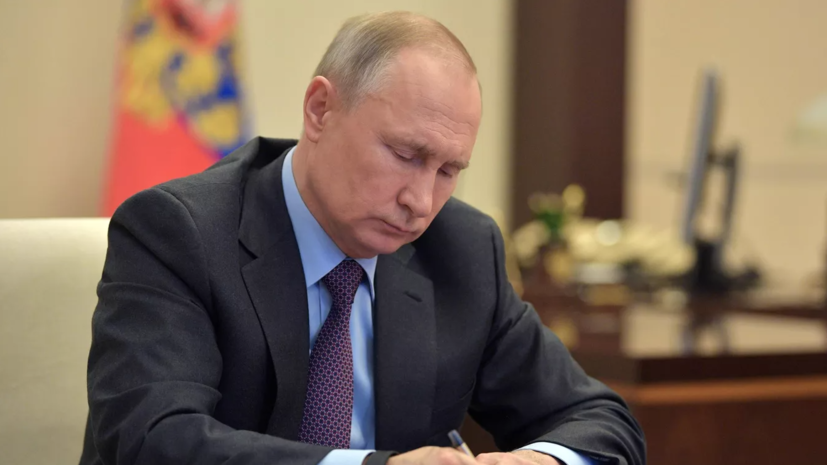 Путин подписал закон о льготах для компаний IT и туризма