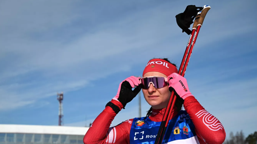 Непряева победила в скиатлоне на чемпионате России