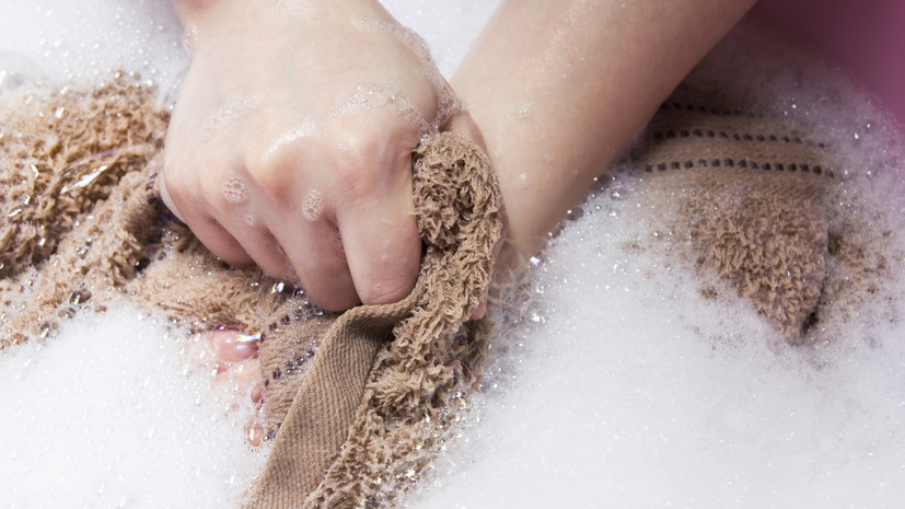 Дерматолог Константинова рассказала, когда стиральный порошок вредит коже рук