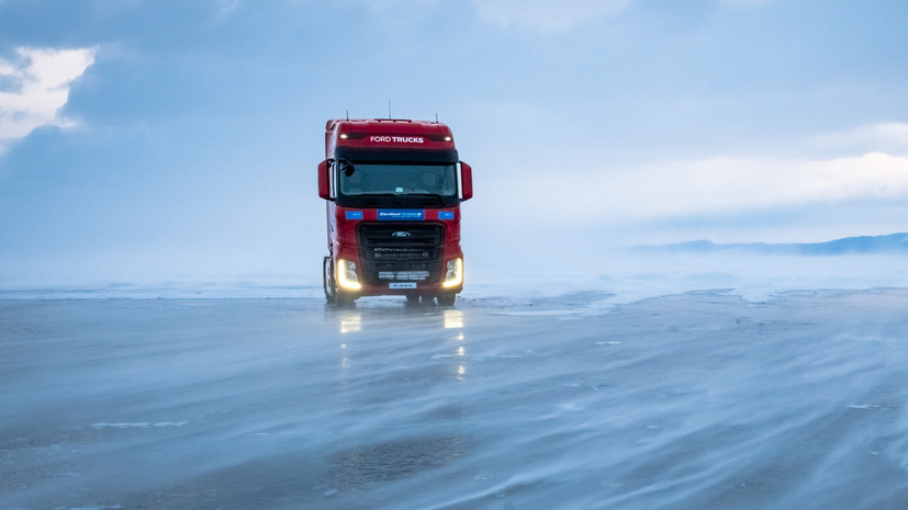 Автогонщик Леонтьев превысил рекорды на фестивале «Дни скорости на льду Байкала»