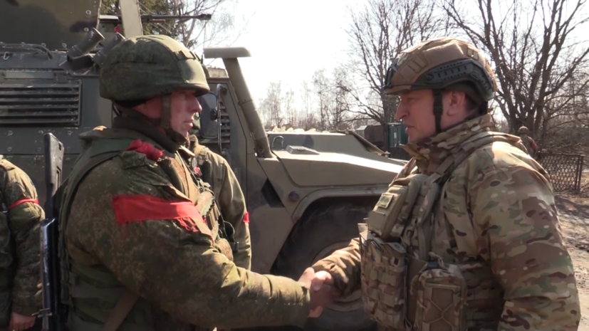 Командующий ЦВО Лапин наградил участников военной спецоперации на Украине
