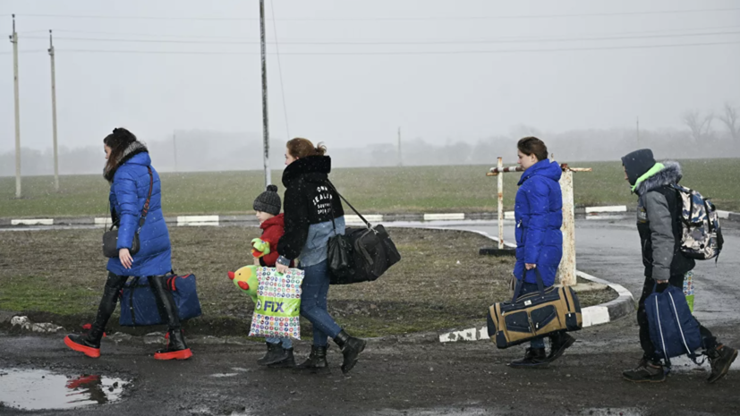 Песков опроверг информацию о принудительном вывозе украинских беженцев в Россию