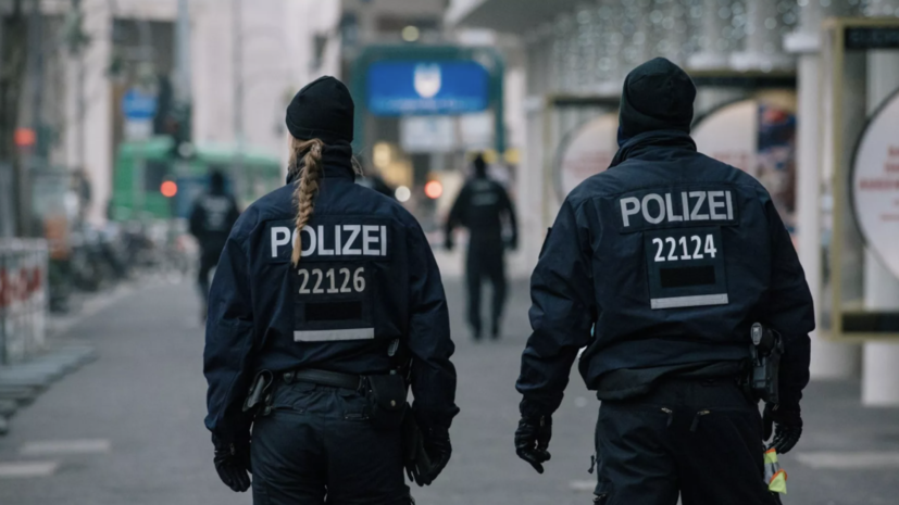 Посольство России потребовало привлечь к ответственности осквернивших мемориал в Берлине