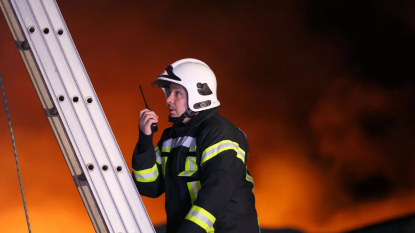 Губернатор: дефицита топлива после пожара на нефтебазе в Белгороде не будет