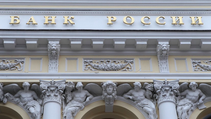 До $10 тыс. в месяц: Центробанк смягчил ограничения для россиян на денежные переводы за рубеж