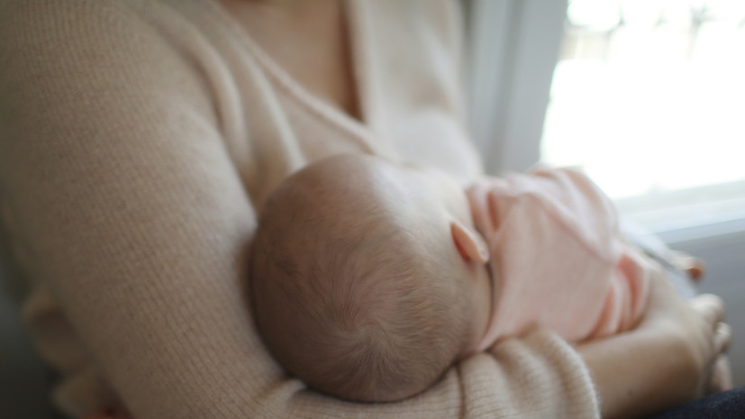 Неонатолог Горев рассказал о пользе грудного молока для младенцев