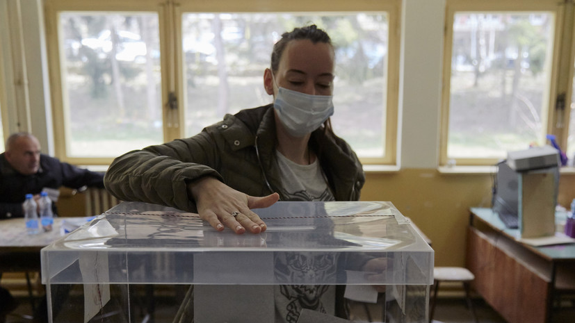 В Сербии закрылись участки на президентских и парламентских выборах