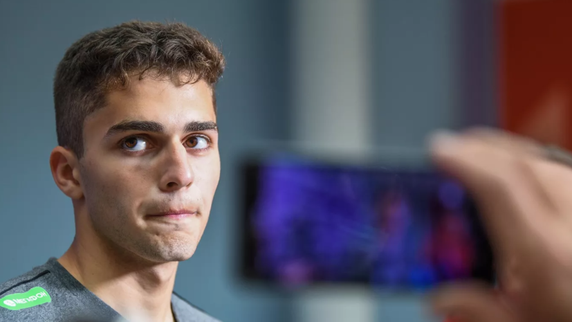 Захарян признался, что с юмором относится к слухам о переезде в Европу