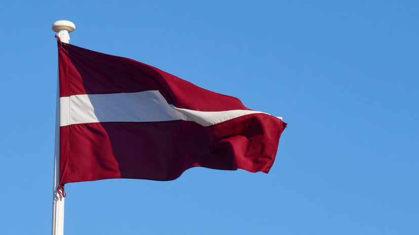 Латвия объявила о высылке 13 российских дипломатов и закрытии двух консульств России