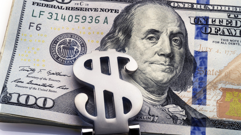 «Начало конца монополии доллара»: чем попытки США устроить дефолт в России могут угрожать американской валюте