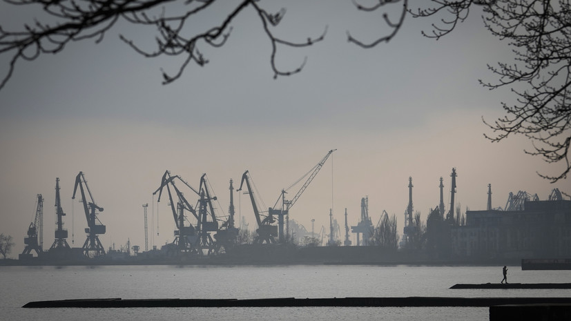 В ДНР заявили о поджоге националистами корабля управления «Донбасс» в порту Мариуполя