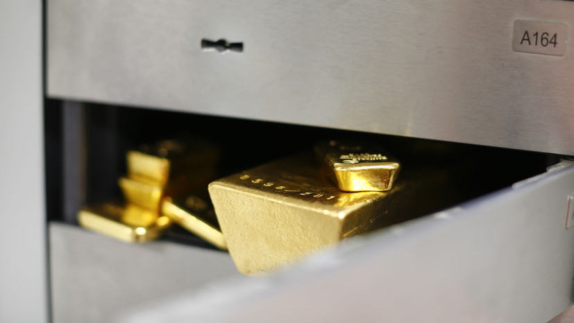 Центробанк России с 8 апреля будет покупать золото у банков по договорной цене