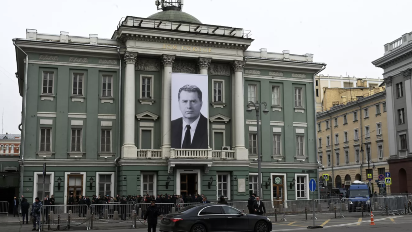 Песков рассказал об участии Путина в церемонии прощания с Жириновским
