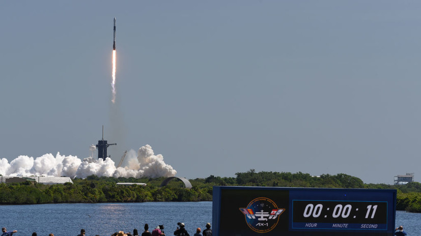 Компания Space X запустила ракету Falcon 9 с туристами на МКС
