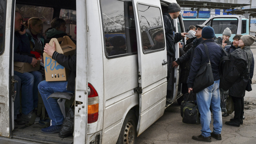 В ДНР сообщили об эвакуации 47 человек с блокированных в порту Мариуполя кораблей