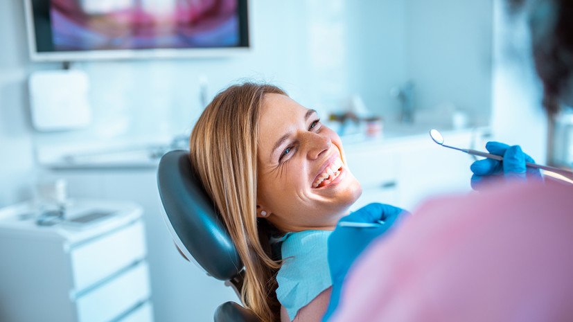 Стоматолог Ростовенко перечислила влияющие на белизну зубов продукты