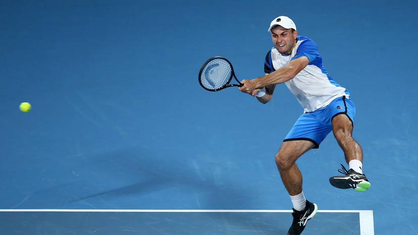 Тарпищев связал неудачи Карацева со сменой тренера