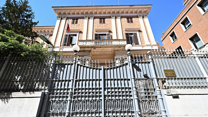 Посольство России призвало МИД Италии принять меры по защите российских загранучреждений