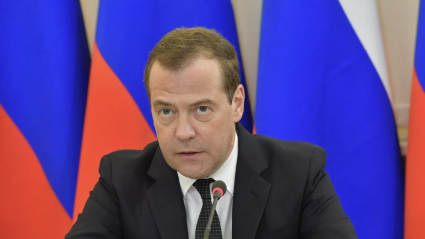 Медведев прокомментировал планы властей Украины «выбить показания» из Медведчука