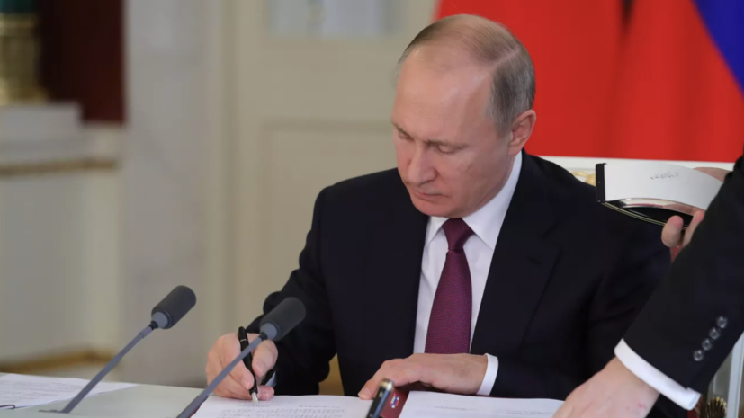 Путин подписал закон о расчётах в рублях с иностранными компаниями по СПГ-проектам в Арктике
