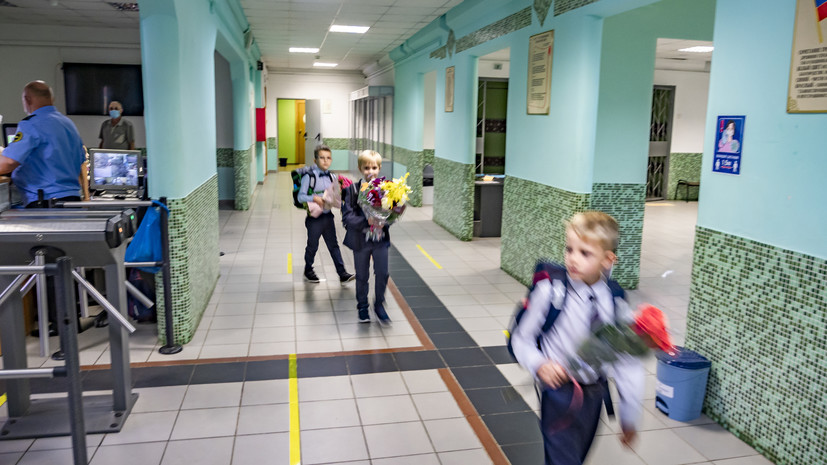 В российских школах с 1 сентября будут исполнять гимн в начале учебной недели