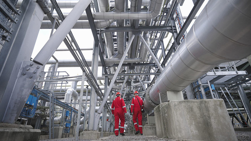 «В связи с неоплатой в рублях»: «Газпром» приостановил поставки топлива в Польшу и Болгарию