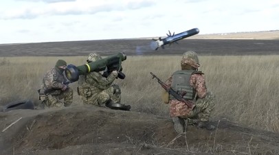 Пуск ракеты ПТРК Javelin украинскими солдатами