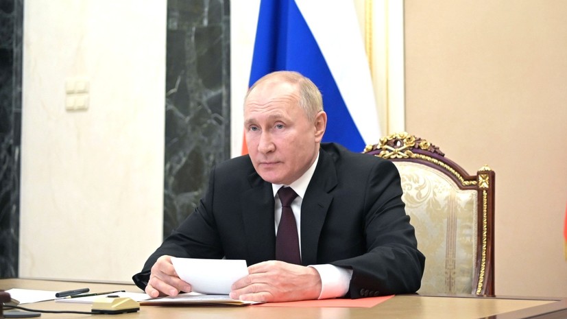Путин поручил кабмину определить перечень лиц, находящихся под санкциями