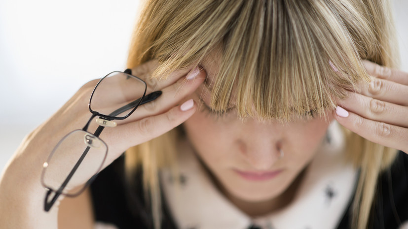 Невролог Комаров рассказал, чем может быть вызвана головная боль