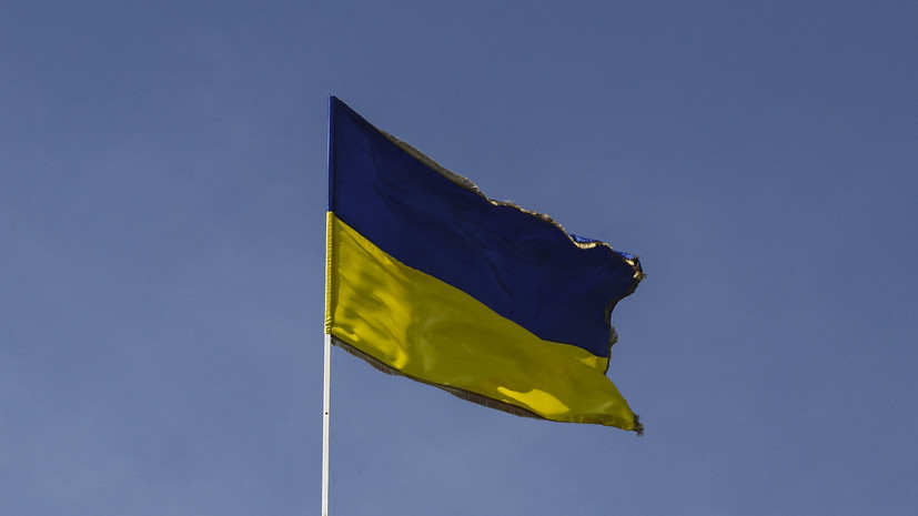 Военное кладбище в Нидерландах изрисовали флагами Украины и антироссийскими лозунгами