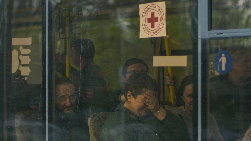 РИА Новости: второй автобус вывез с «Азовстали» ещё 13 мирных граждан