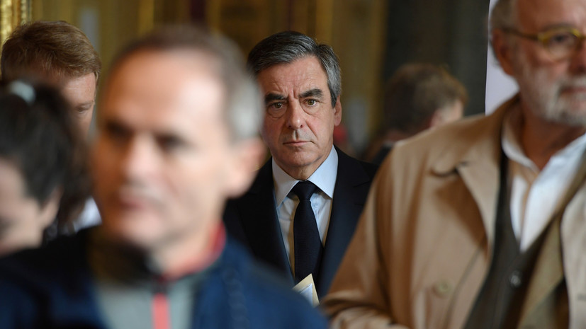 Суд приговорил экс-премьера Франции Фийона к четырём годам лишения свободы